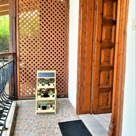 Zefyros Apartament *